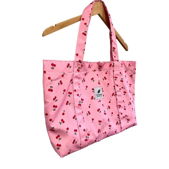 Cherry Tote One Shoulder Bag Magnetic Closure Summer or Pool Bag NWT - Picture 4 of 8